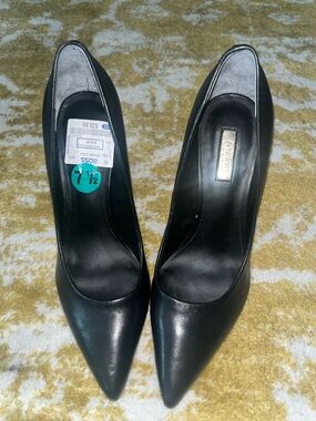 Guess Black Pointed Toe Leather Pumps - Women's Classic Heels